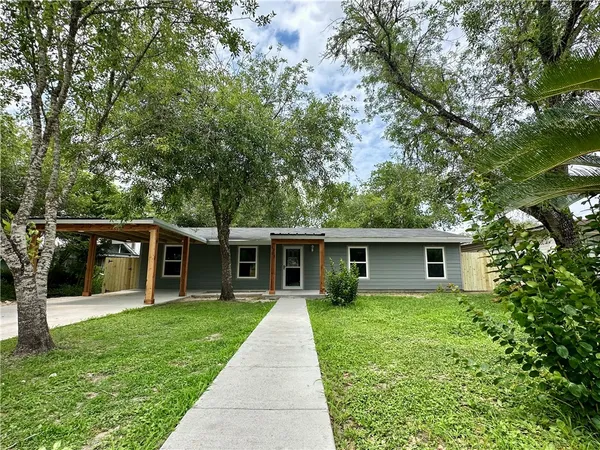 $219,800 | 1203 East Hutchinson Street, Beeville, TX 78102