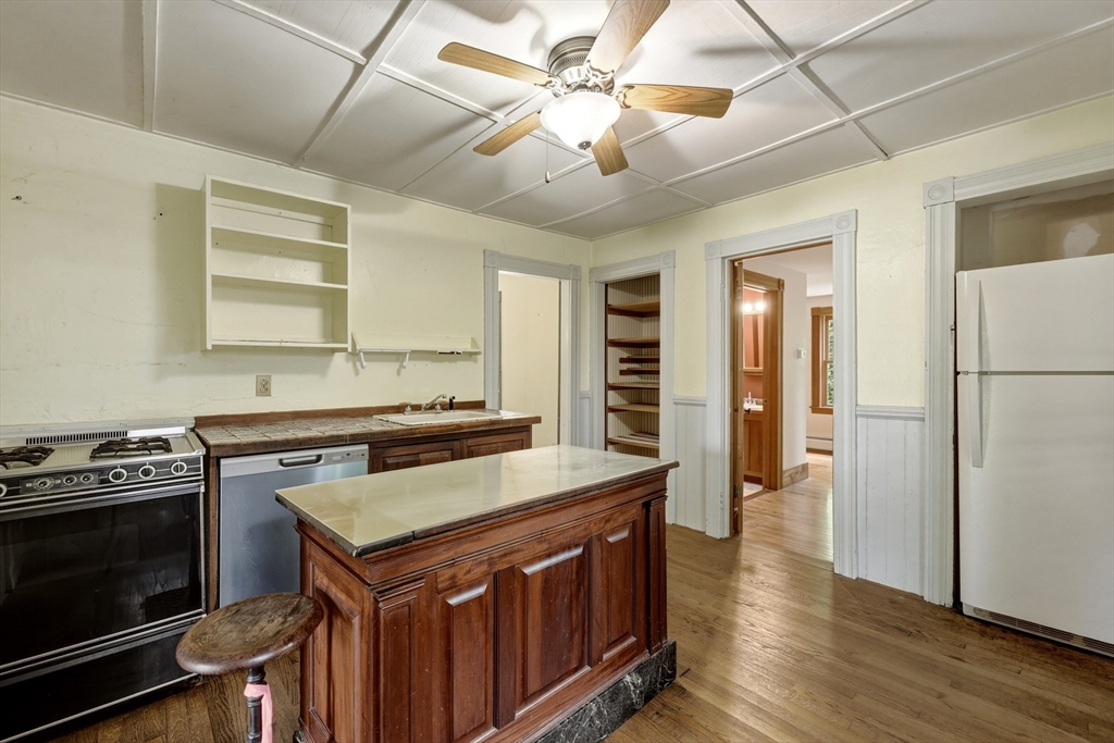 52 Baker Street Amherst, MA 01002 - Photo 4 of 42 Gallery Image 4