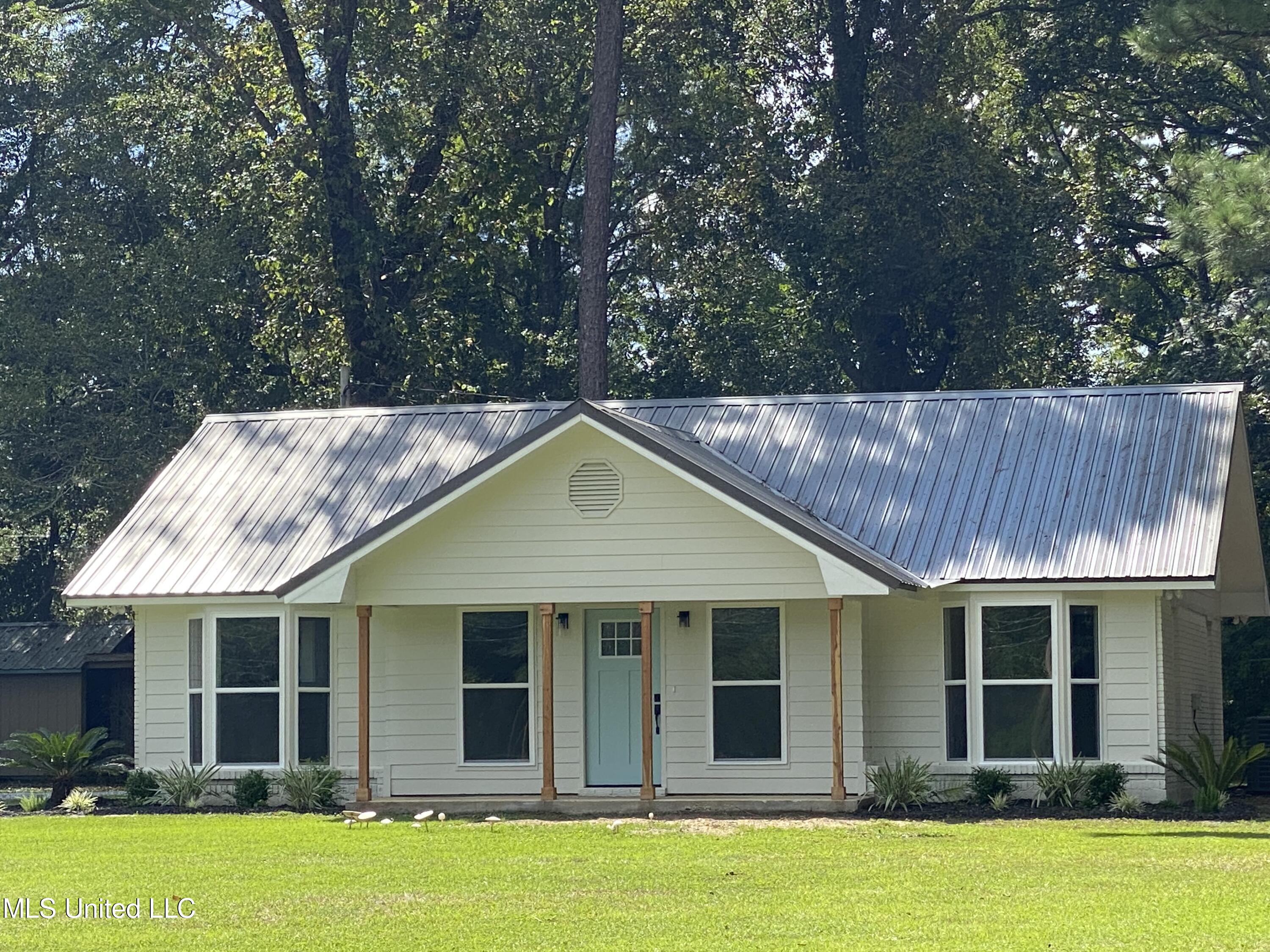22217 Jones Lane Moss Point, MS 39562 - Photo 3 of 61 IMG_3626