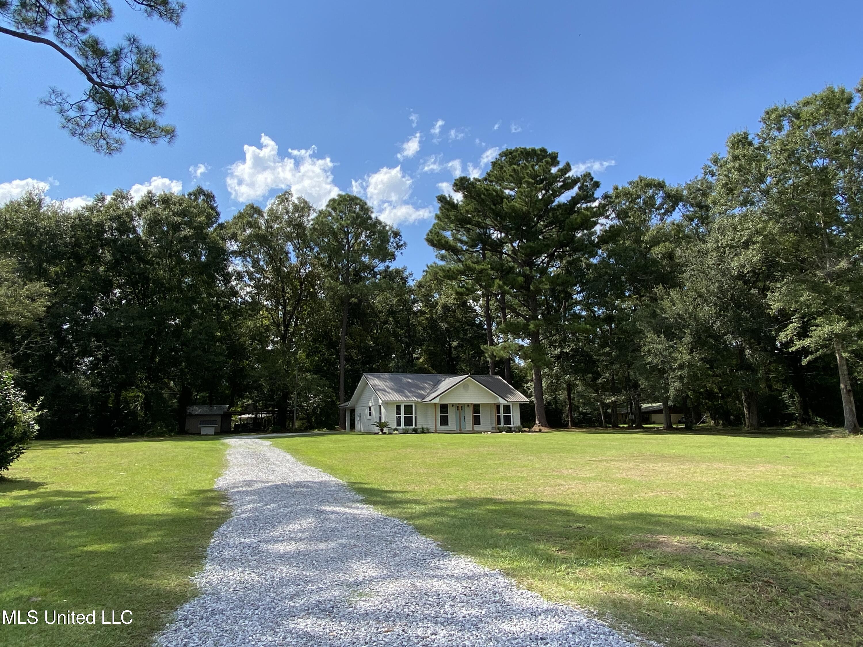 22217 Jones Lane Moss Point, MS 39562 - Photo 8 of 61 IMG_3618