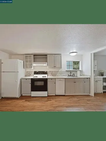 $1,600 | 326 1/2 Locust Street, Lodi, CA 95240