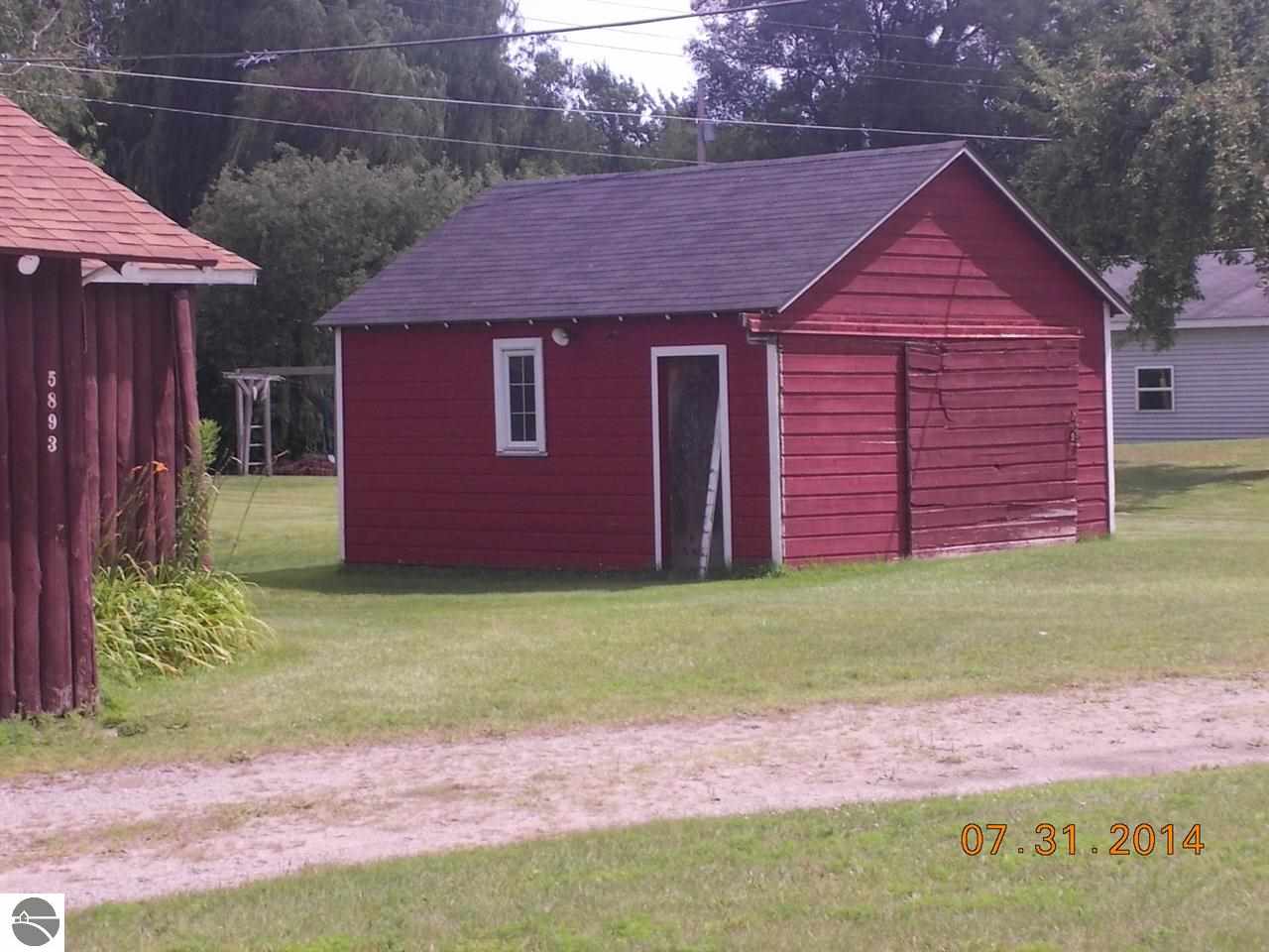 5883 South Huron Road Pinconning, MI 48650 - Photo 17 of 17 1809337-16.JPG