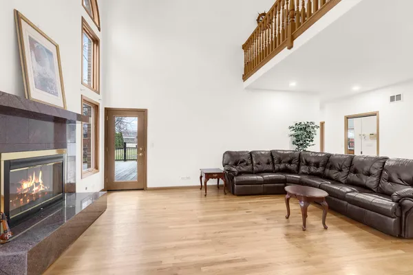 $910,000 | 1007 Wildwood Lane, Mount Prospect, IL 60056