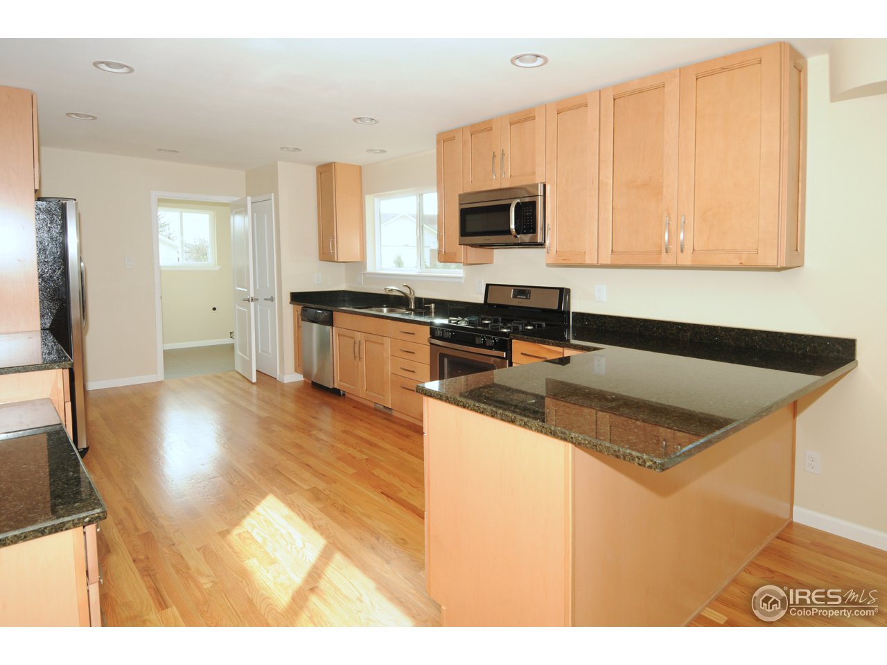 7428 Mt Sherman Road Longmont, CO 80503 - Photo 5 of 25 Solid maple cabinets with granite countertops