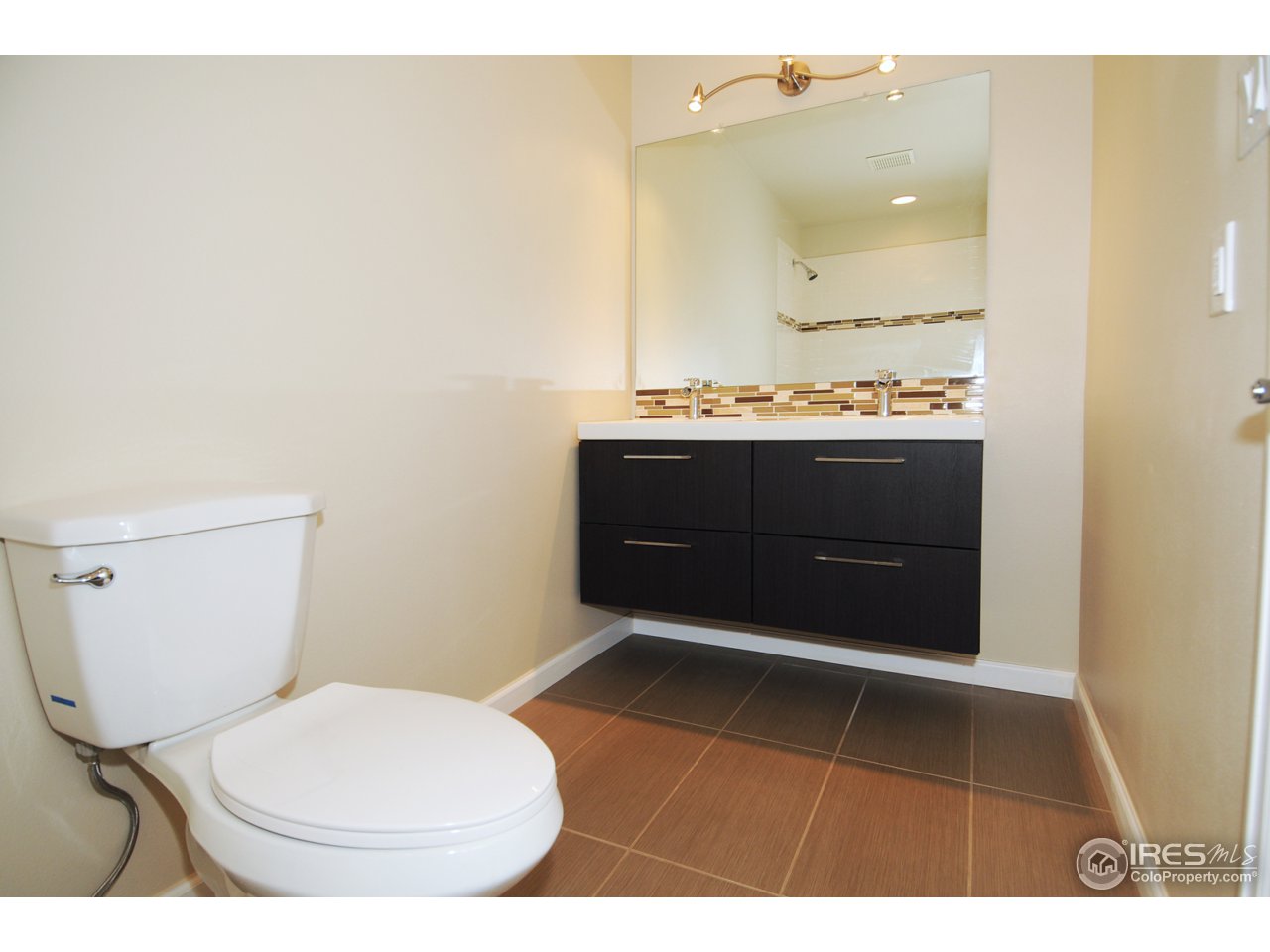 7428 Mt Sherman Road Longmont, CO 80503 - Photo 9 of 25 Upstairs bath