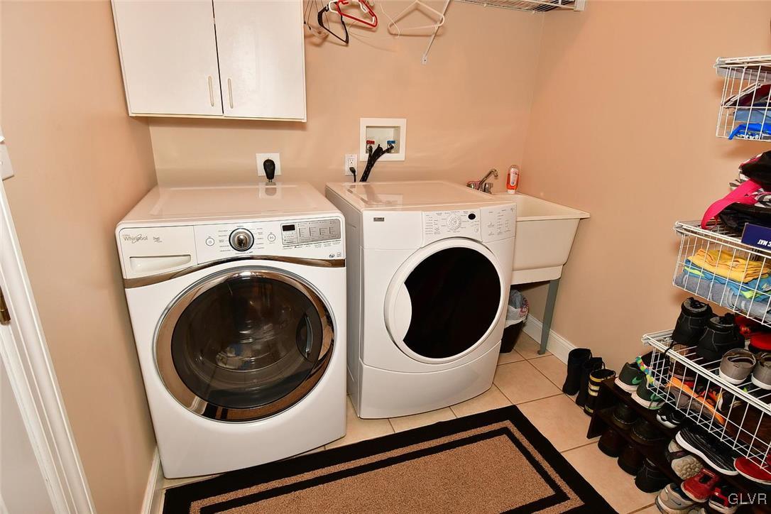 820 Texas Road Easton, PA 18042 - Photo 20 of 41 a utility room with dryer and washer
