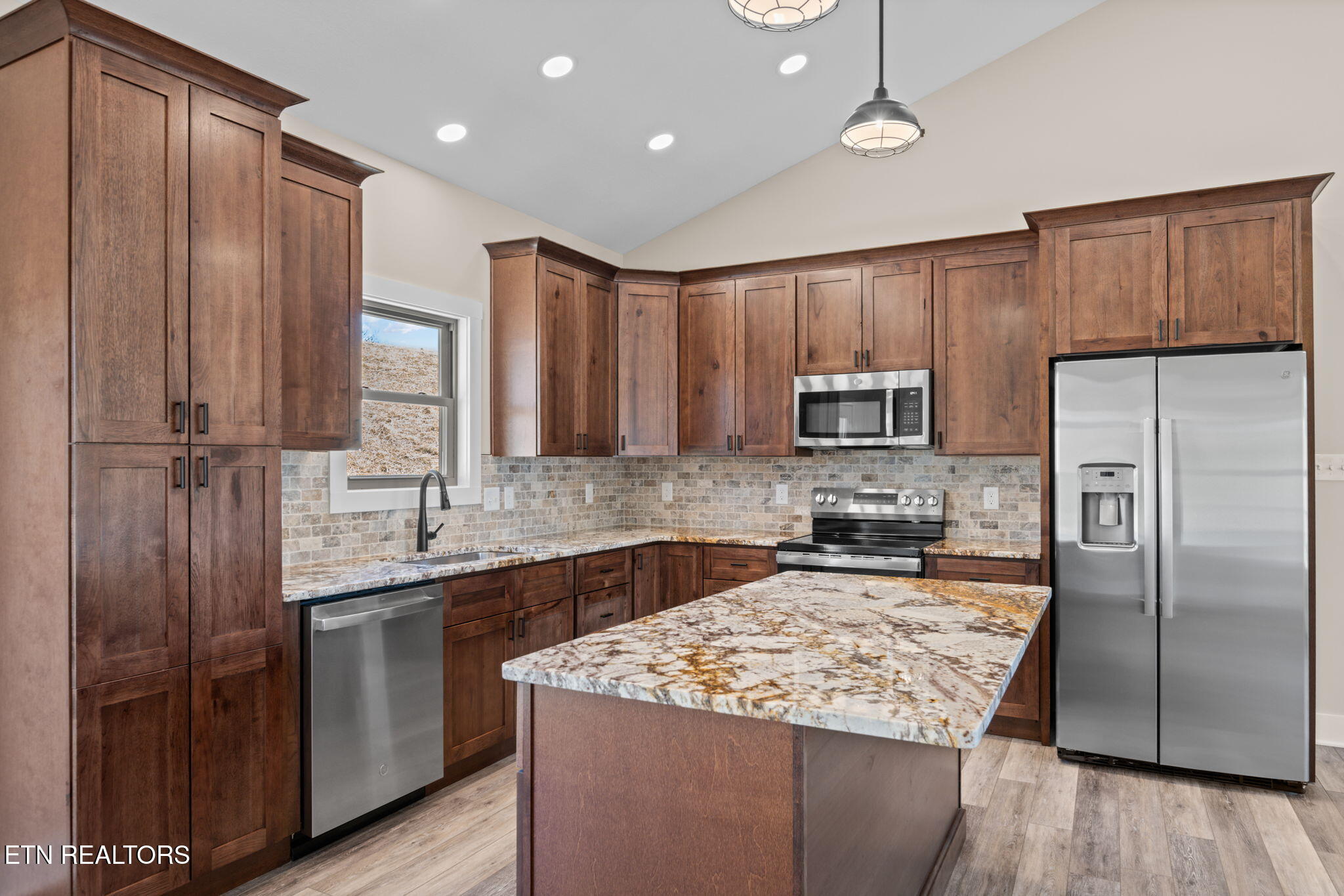 380 Hillvale Road Clinton, TN 37716 - Photo 9 of 29 8-web-or-mls-380 Hillvale-9466