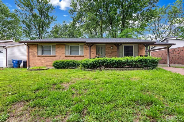 $1,700 | 2044 Kingsford Drive, Florissant, MO 63031
