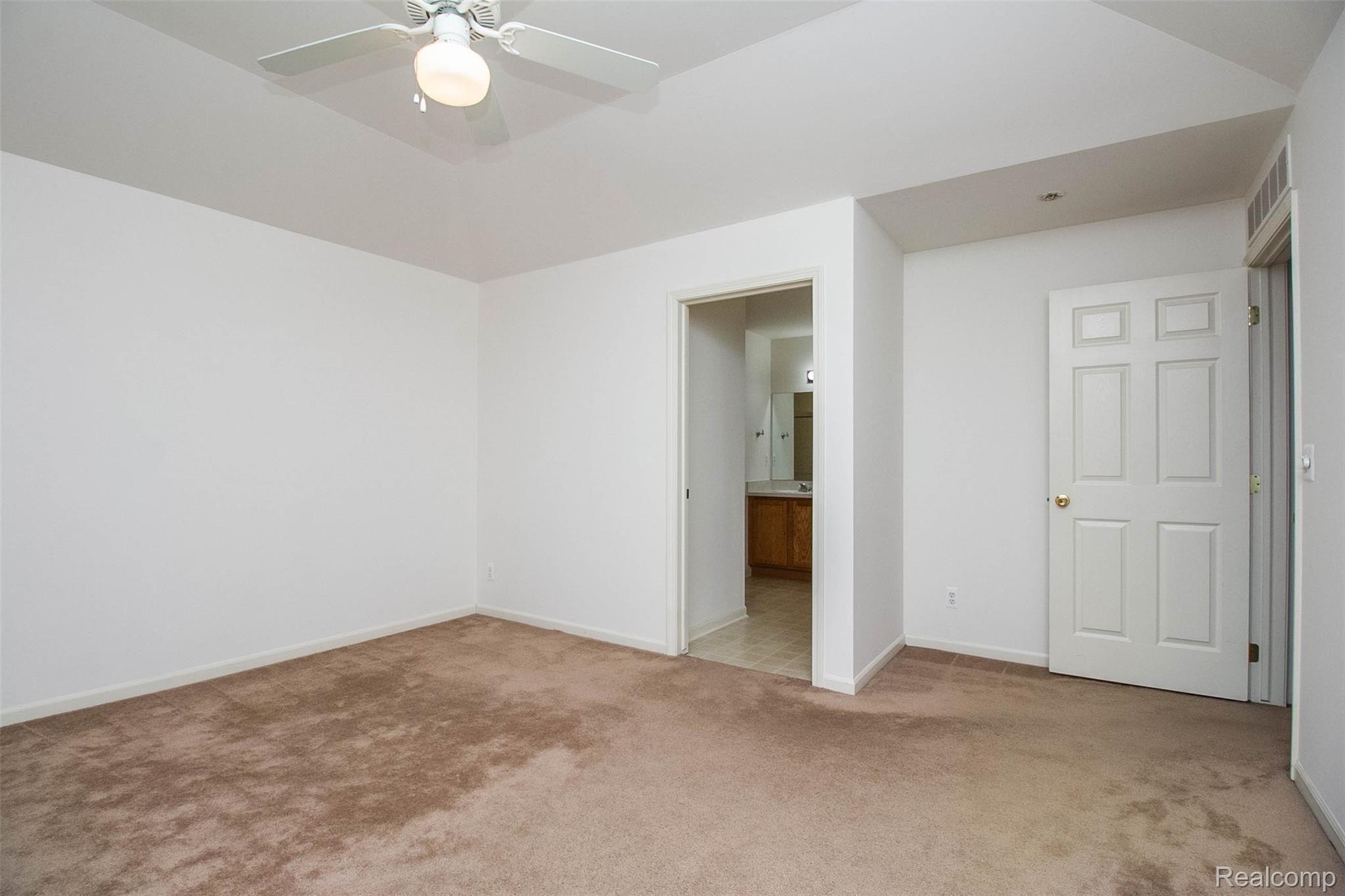 11778 Farmington Road, Unit 48 Livonia, MI 48150 - Photo 14 of 25 14.jpg