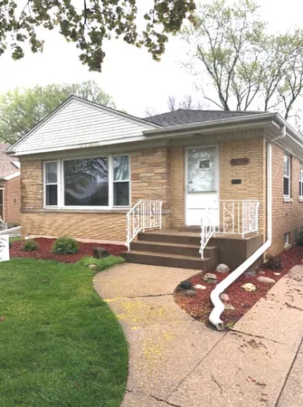 $3,500 | 8717 Karlov Avenue, Skokie, IL 60076