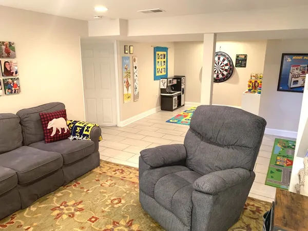 $3,500 | 8717 Karlov Avenue, Skokie, IL 60076