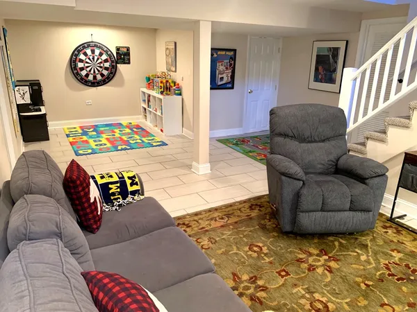 $3,500 | 8717 Karlov Avenue, Skokie, IL 60076