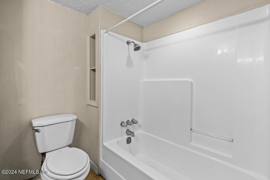 11258 Irma Road Jacksonville, FL 32218 - Photo 15 of 36 Master Bathroom
