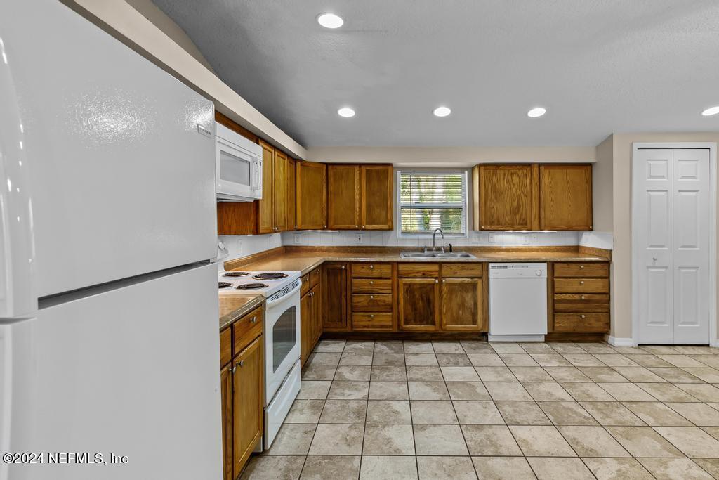 11258 Irma Road Jacksonville, FL 32218 - Photo 16 of 36 Kitchen
