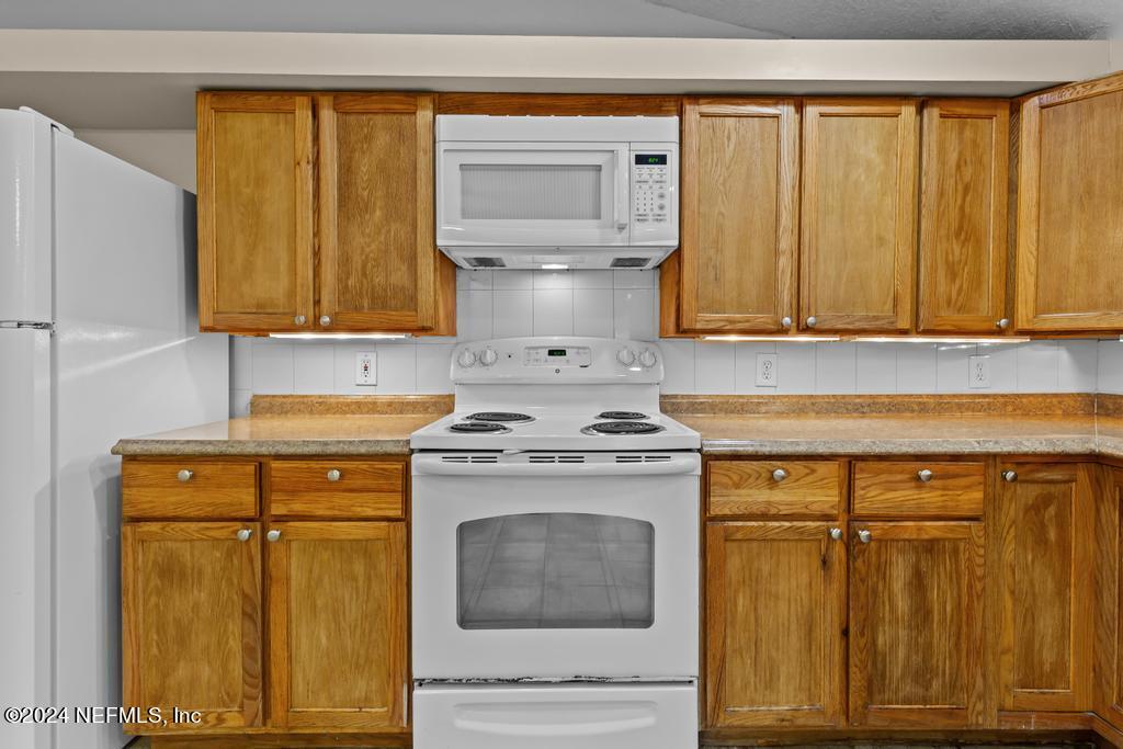 11258 Irma Road Jacksonville, FL 32218 - Photo 17 of 36 Stove and Microwave