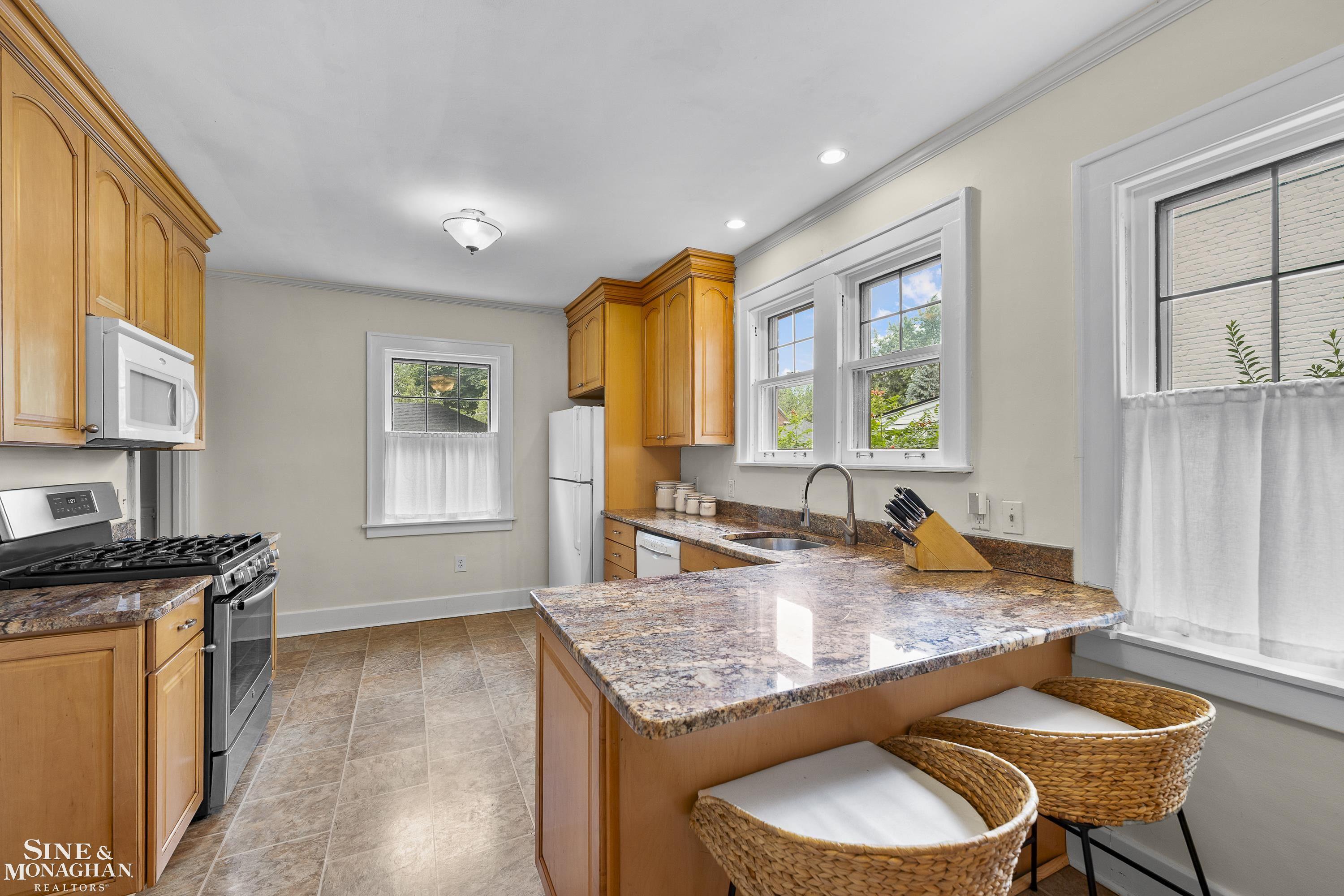 1035 Yorkshire Road Grosse Pointe Park, MI 48230 - Photo 16 of 61