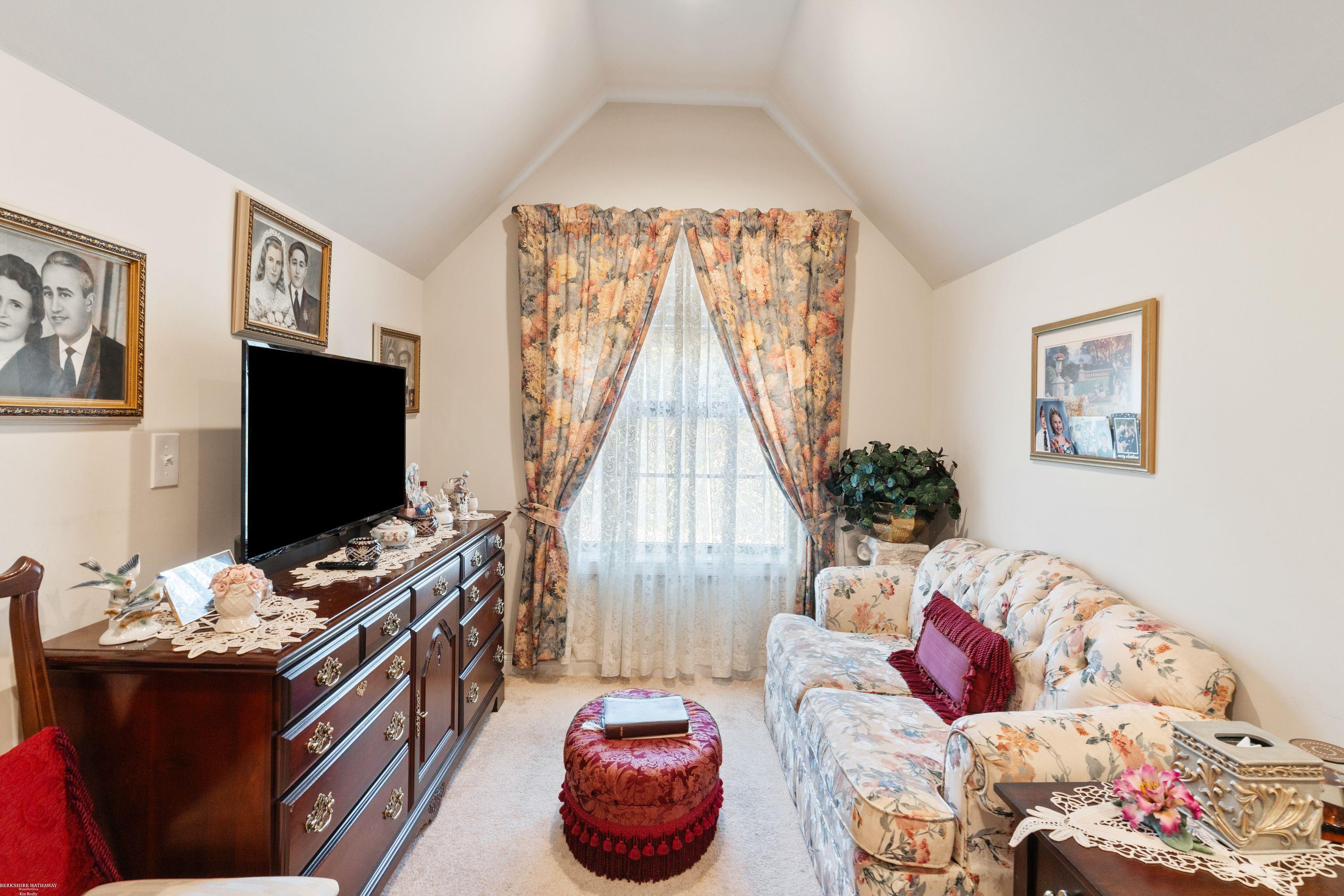 2691 Devondale Road Rochester, MI 48309 - Photo 48 of 75 50171939-5f7f3a2e-7bbb-436c-83dc-b27a688b663c.JPG