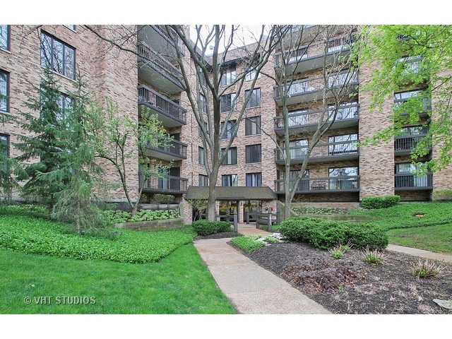 1831 Mission Hills Road, Unit 108 Northbrook, IL 60062 - Photo 1 of 10