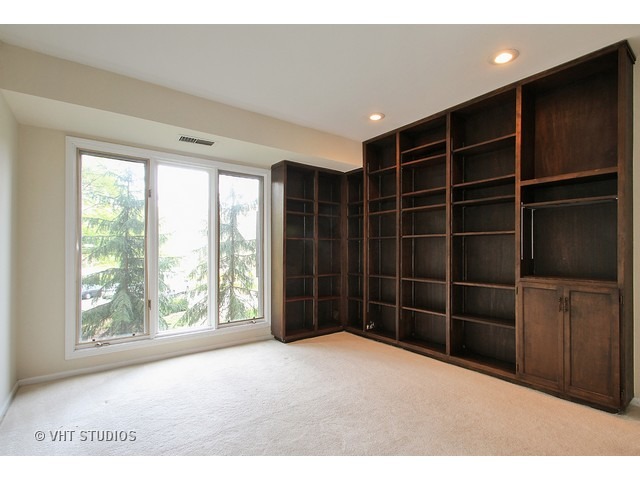 1831 Mission Hills Road, Unit 108 Northbrook, IL 60062 - Photo 7 of 10