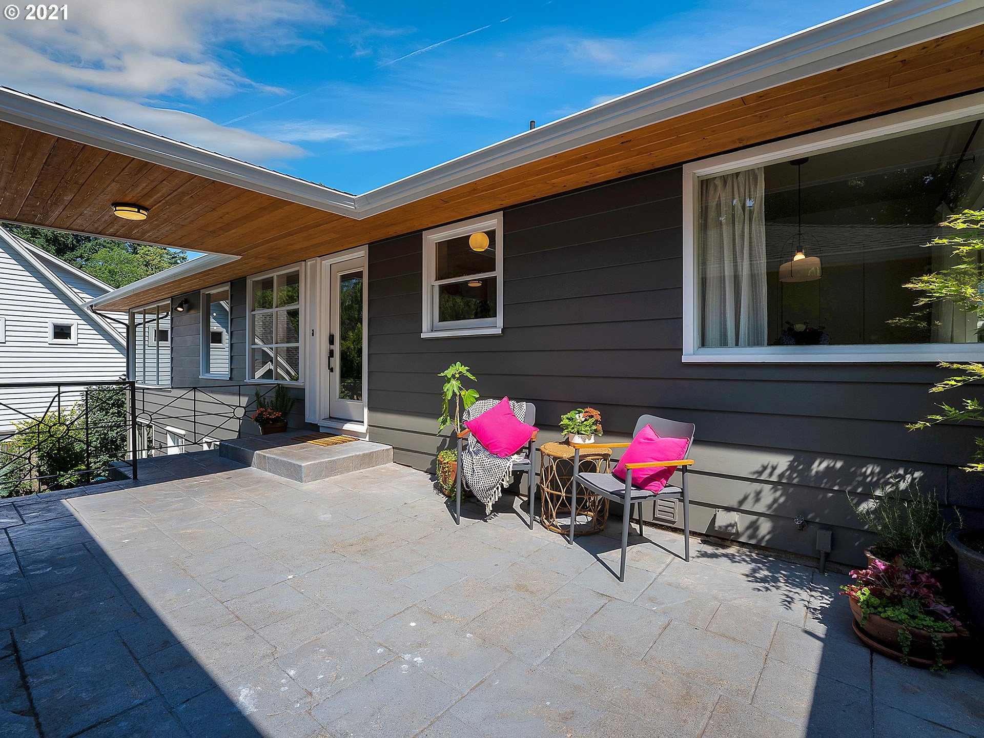 3325 Southwest Ridgewood Avenue Portland, OR 97225 - Photo 4 of 31 Gallery Image 4