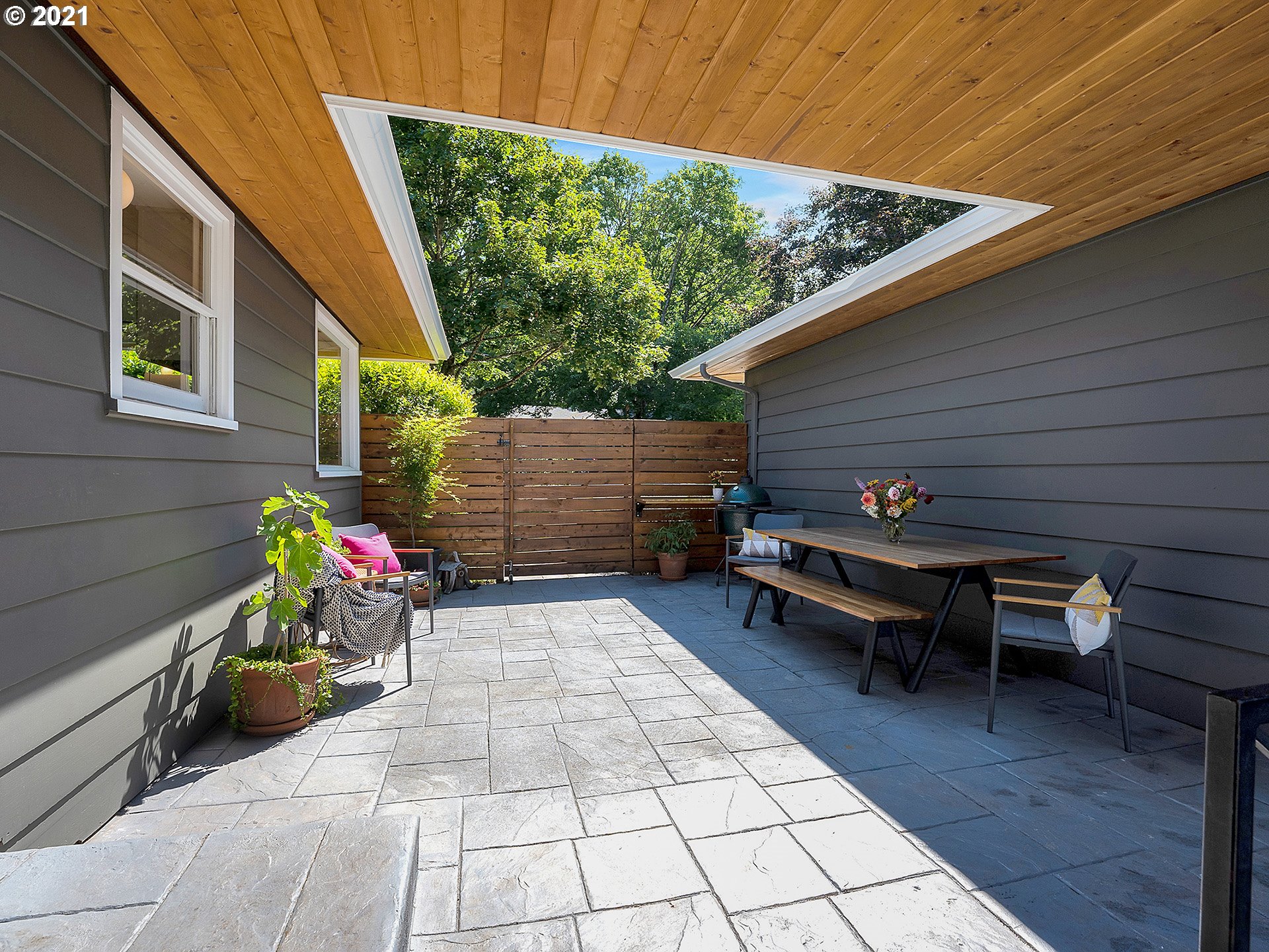 3325 Southwest Ridgewood Avenue Portland, OR 97225 - Photo 5 of 31 Gallery Image 5