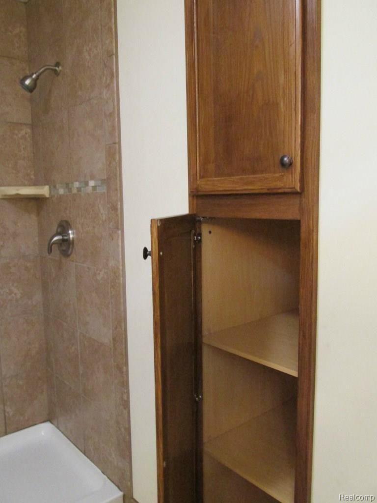833 Francis Road Howell, MI 48843 - Photo 19 of 27 Built in cabinets in master bath. Tile surround in master bath.