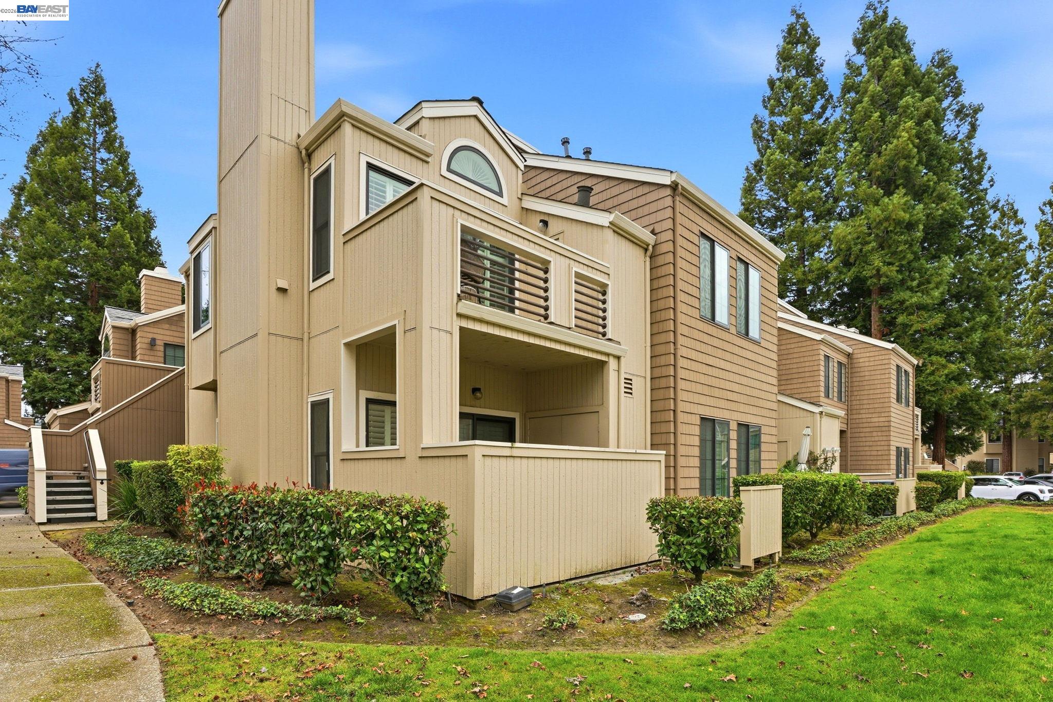 309 South Overlook Drive San Ramon, CA 94582 - Photo 23 of 29 front view of a house with a yard