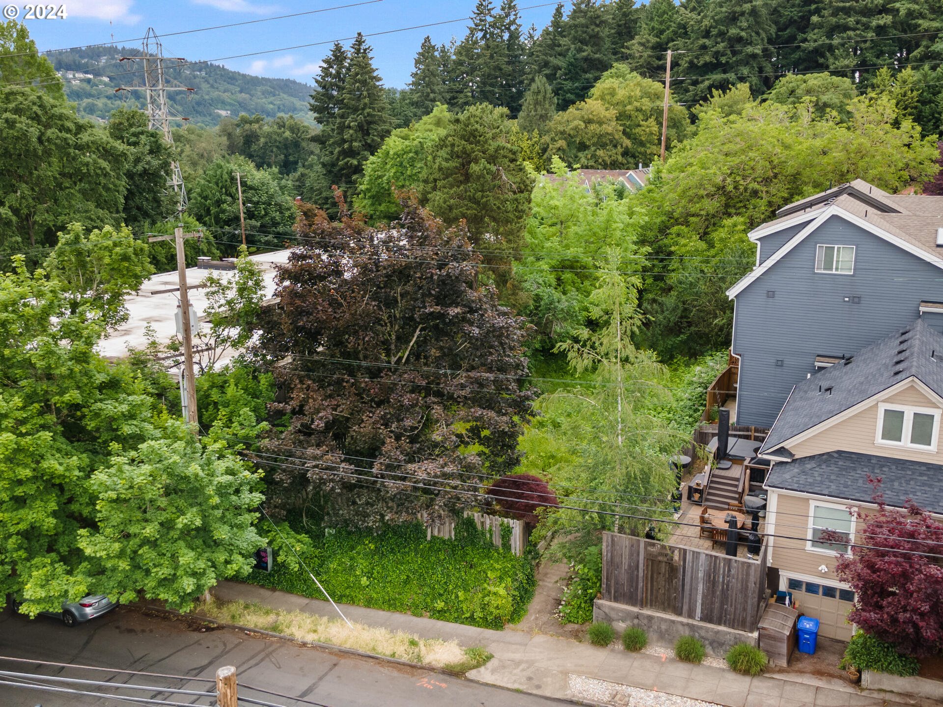 527 Southeast Spokane Street Portland, OR 97202 - Photo 15 of 38 Gallery Image 15