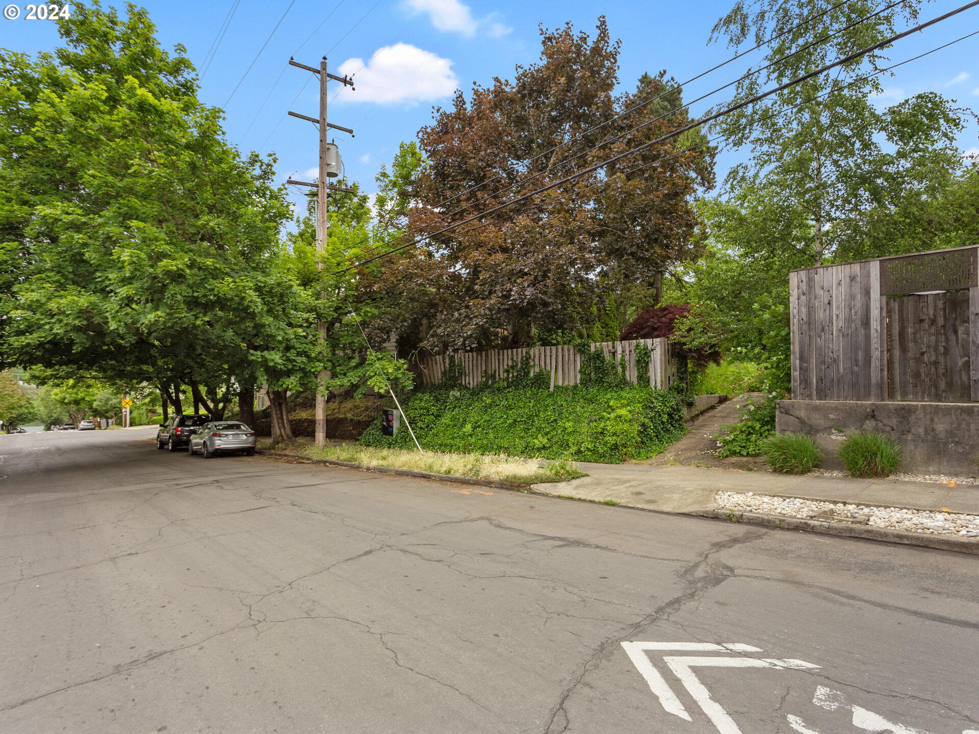 527 Southeast Spokane Street Portland, OR 97202 - Photo 8 of 38 Gallery Image 8