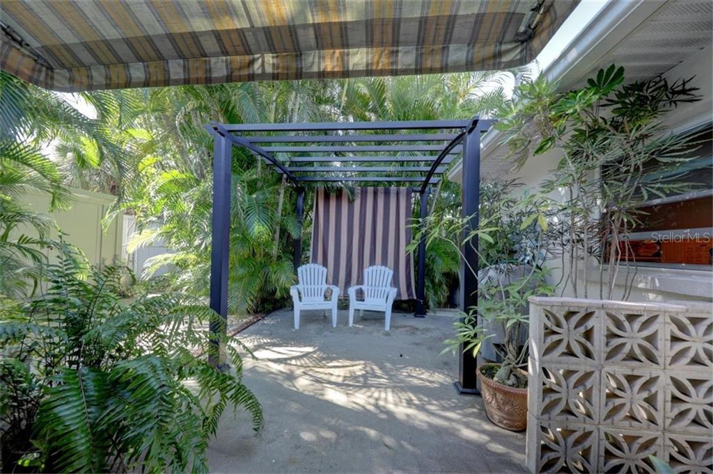 701 Sunset Cove Madeira Beach, FL 33708 - Photo 22 of 30 Patio