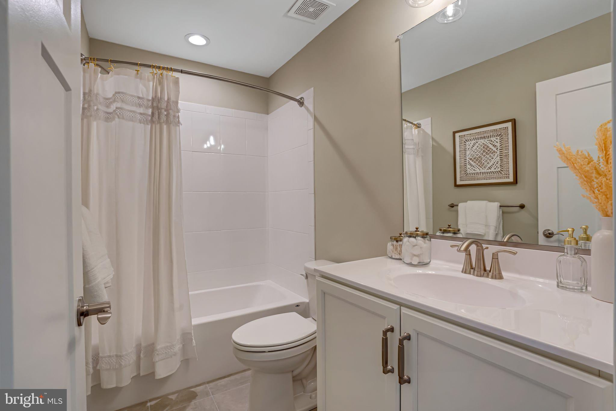 1 A Barlow Greenmount Road Gettysburg, PA 17325 - Photo 25 of 31 Modern bathroom with serene elegance.
