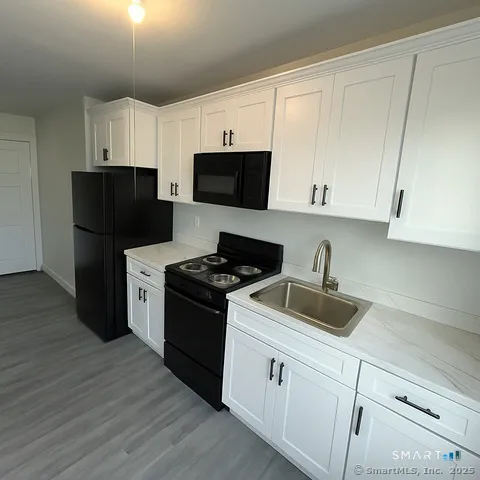 $2,150 | 355 Greenwich Avenue, Unit 2B, Greenwich, CT 06830