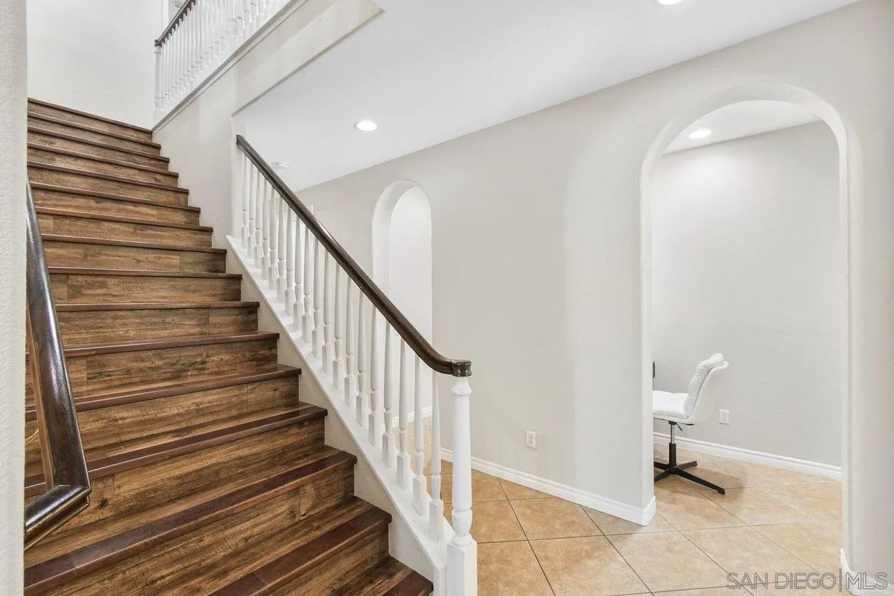 2957 Ranch Gate Road Chula Vista, CA 91914 - Photo 26 of 75 a view of a hallway with wooden floor and entryway