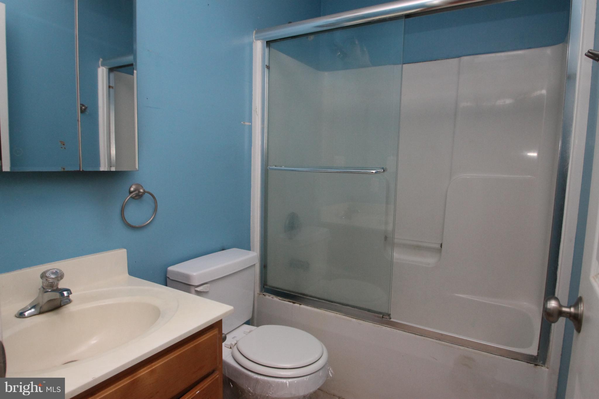 120 Lone Oak Road Partlow, VA 22534 - Photo 16 of 26 Main-floor Full Bath