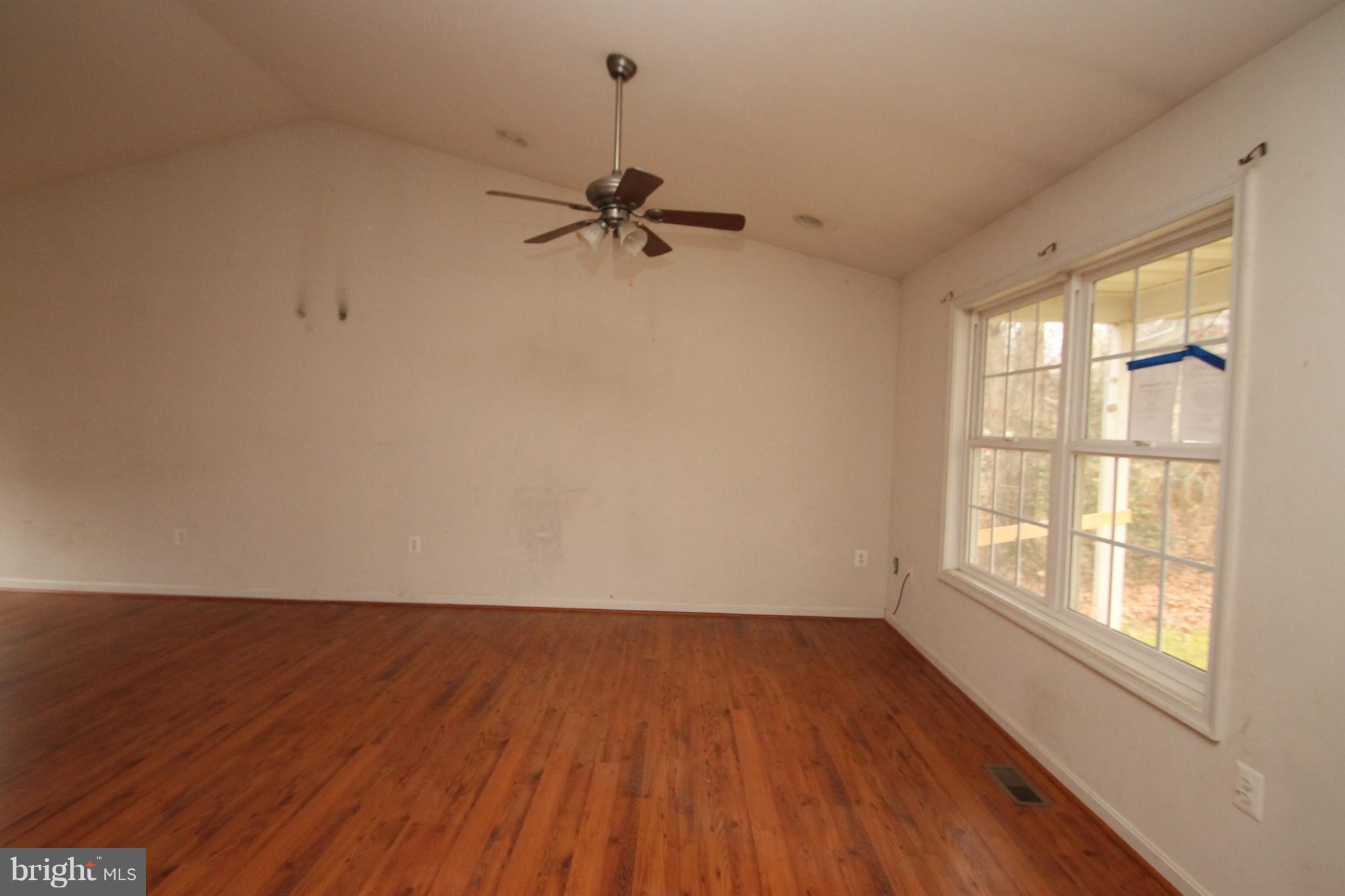 120 Lone Oak Road Partlow, VA 22534 - Photo 5 of 26 Living Room w/vaulted ceiling