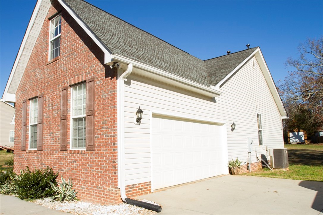 716 Blume Road Anderson, SC 29625 - Photo 8 of 49