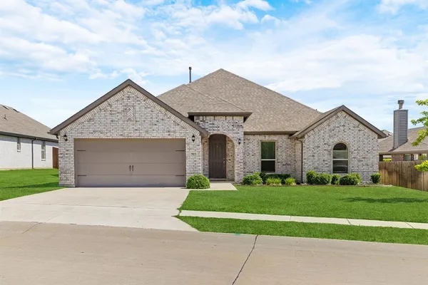 $395,000 | 915 Timber Ridge Drive, Justin, TX 76247