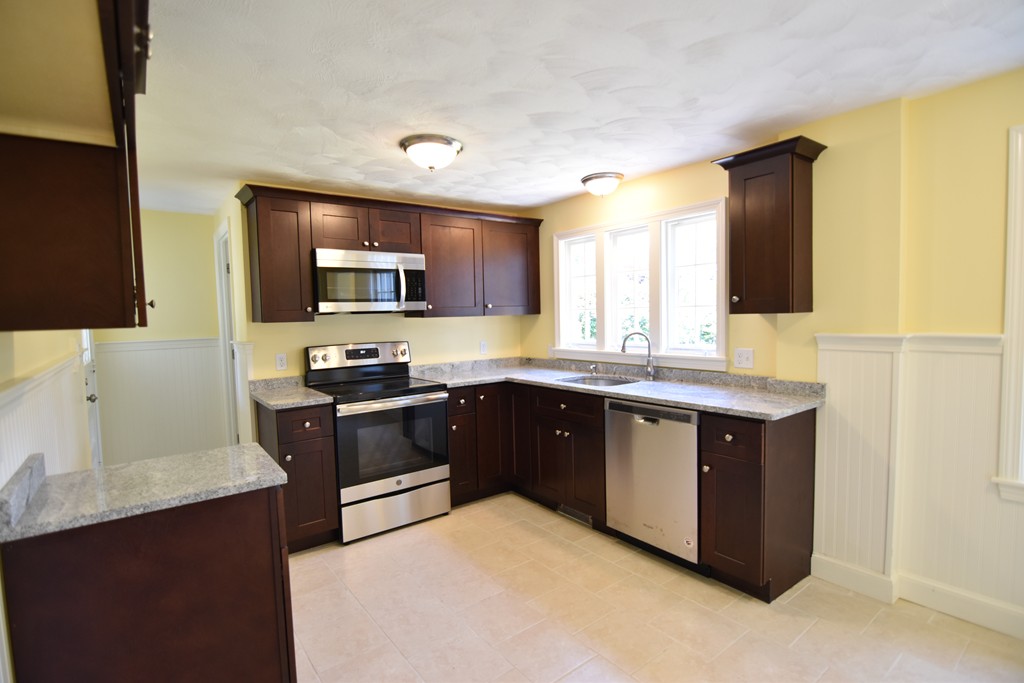 29 Maybrook Road Springfield, MA 01129 - Photo 4 of 30