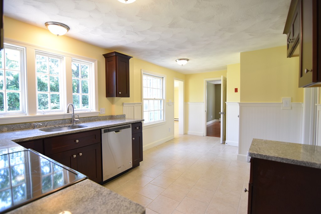 29 Maybrook Road Springfield, MA 01129 - Photo 6 of 30