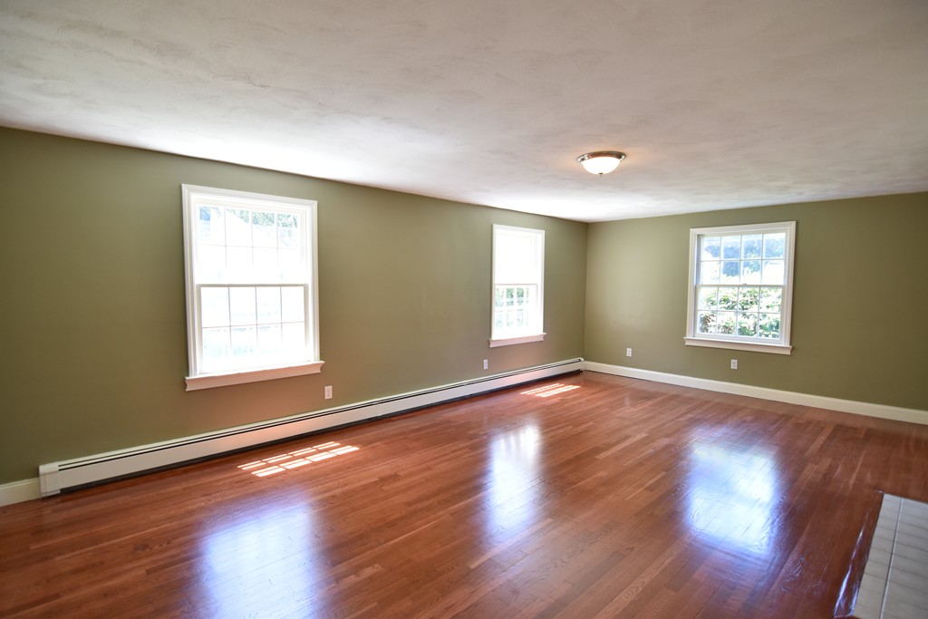 29 Maybrook Road Springfield, MA 01129 - Photo 8 of 30