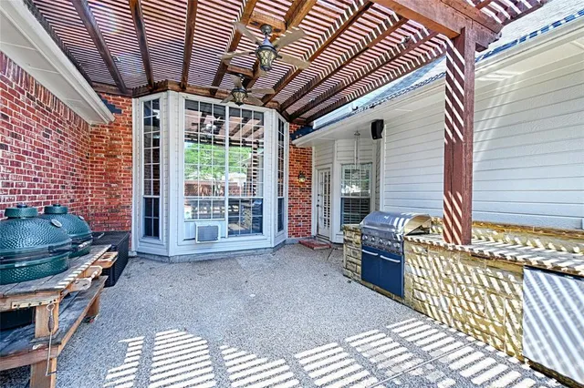 a view of livingroom with furniture