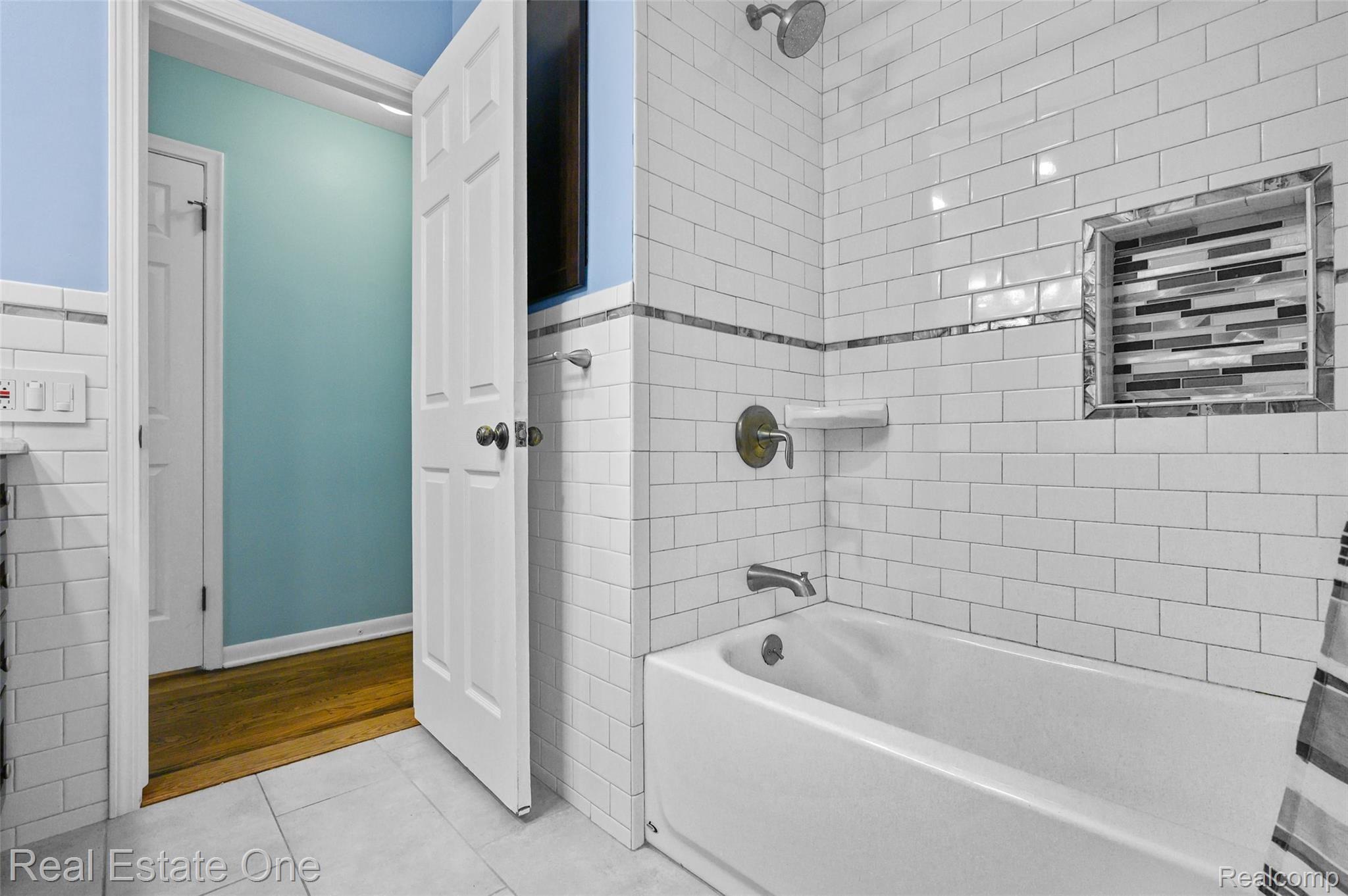 2470 West Tienken Road Rochester, MI 48306 - Photo 15 of 31 2470-W-Tienken-Road-22.jpg