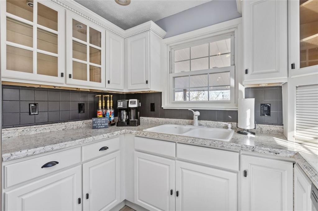 3524 Middleboro Road Castle Shannon, PA 15234 - Photo 13 of 25