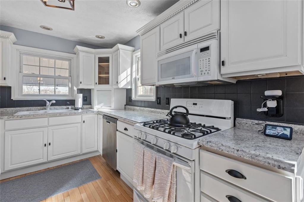 3524 Middleboro Road Castle Shannon, PA 15234 - Photo 10 of 25