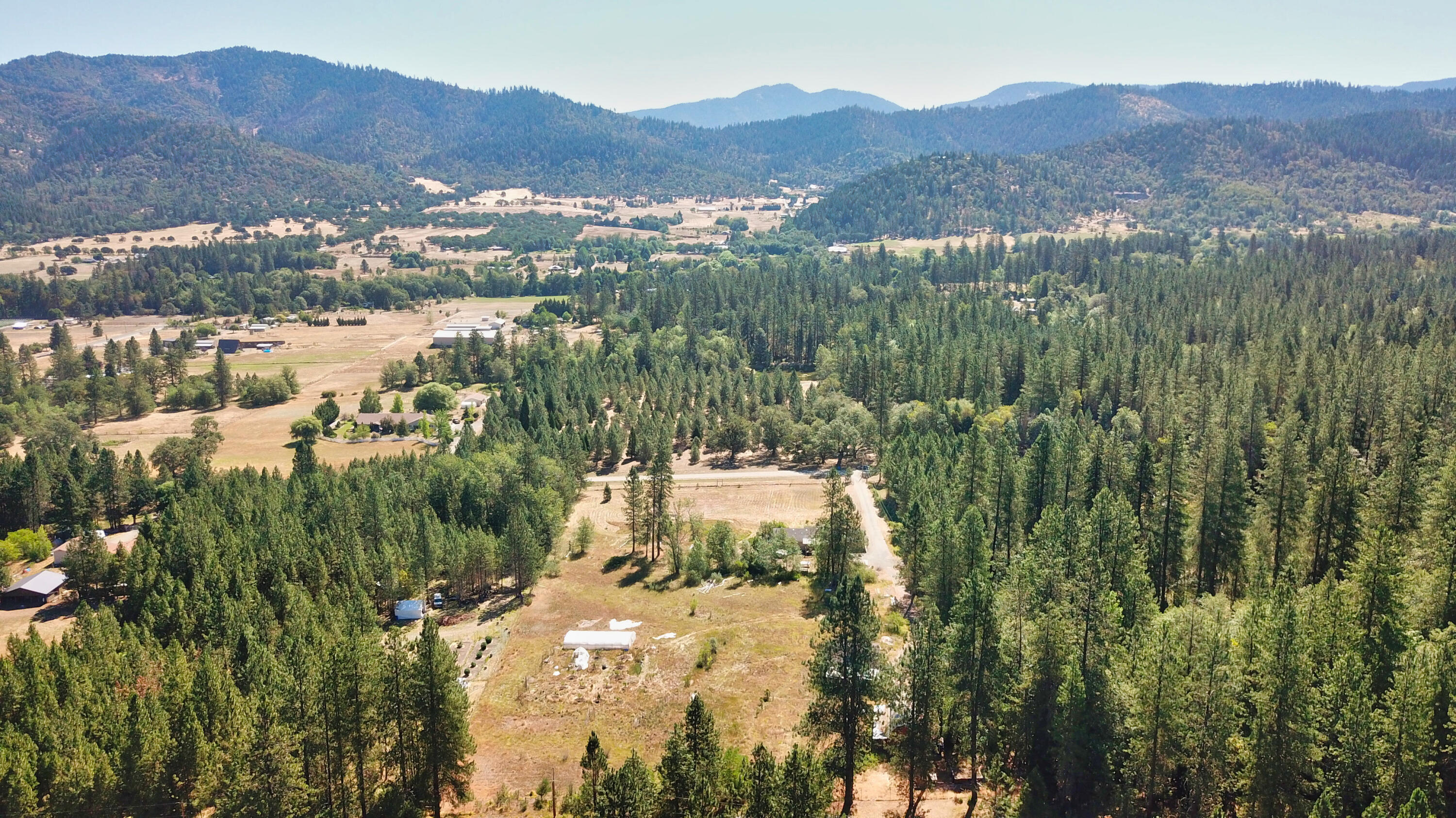 300 Sagamore Road Williams, OR 97544 - Photo 4 of 32 FE37722C-F995-421A-B759-30B5E75027F3