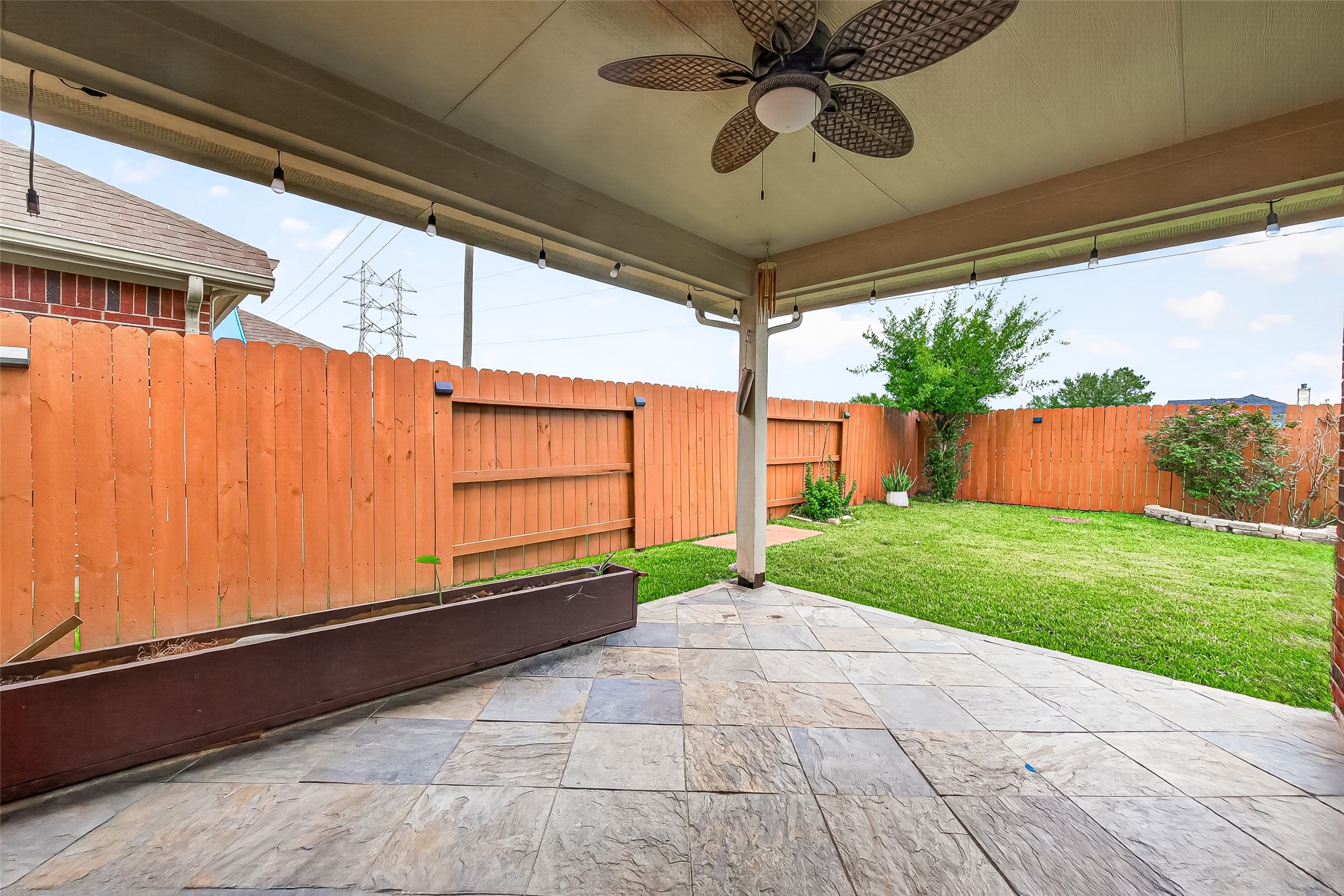 5517 Autumn Ash Lane Rosharon, TX 77583 - Photo 46 of 50 a view of backyard with tub and outdoor space