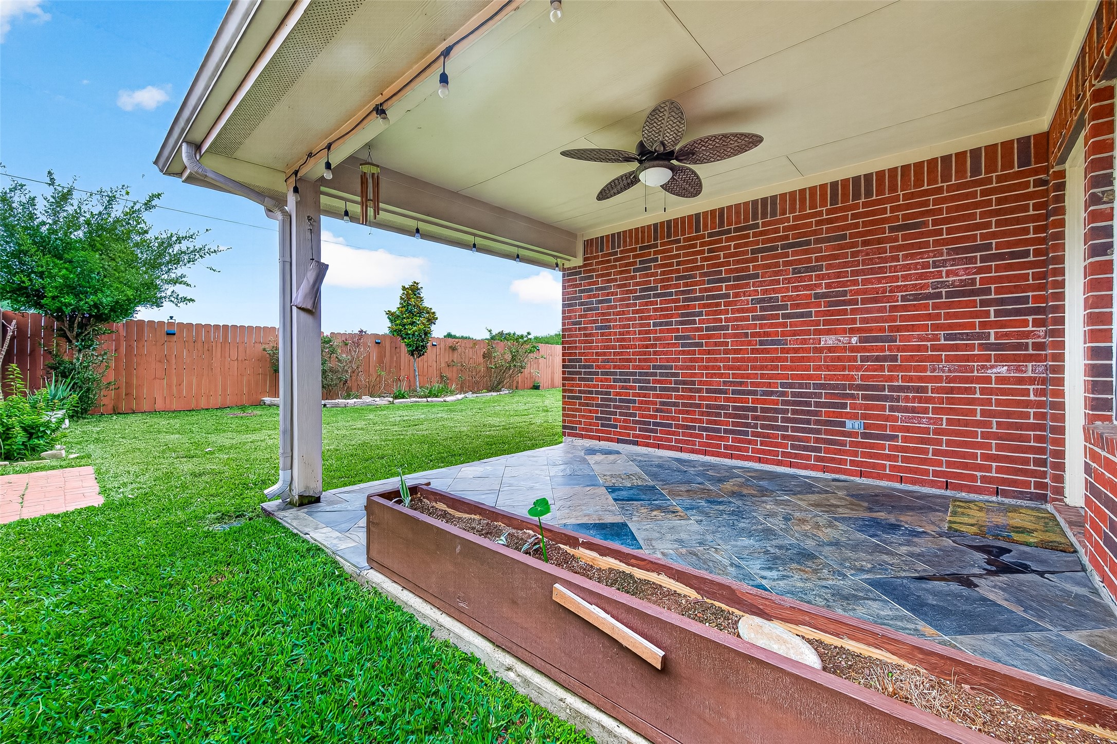 5517 Autumn Ash Lane Rosharon, TX 77583 - Photo 48 of 50 a view of a backyard with a garden