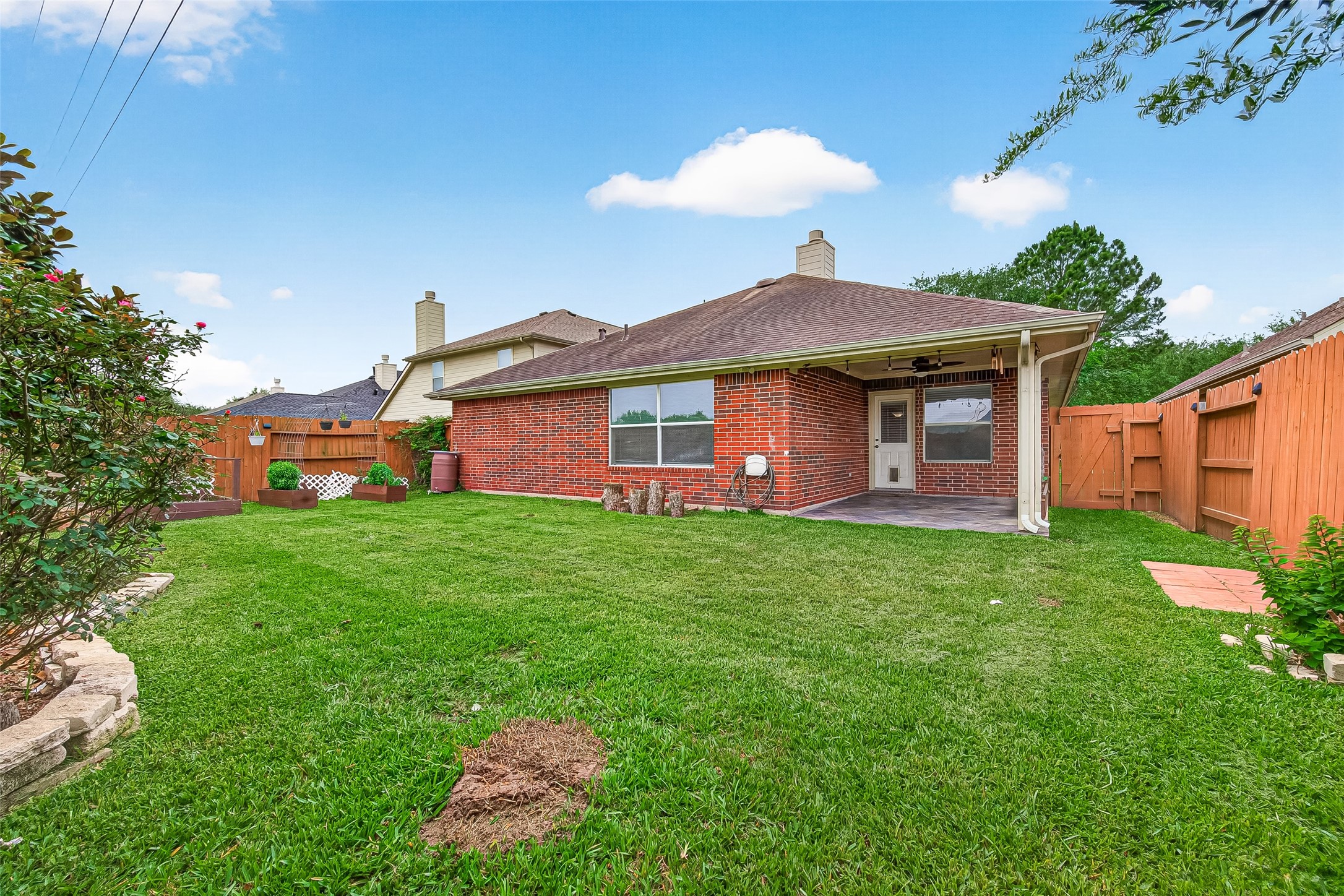 5517 Autumn Ash Lane Rosharon, TX 77583 - Photo 49 of 50 a front view of a house with garden