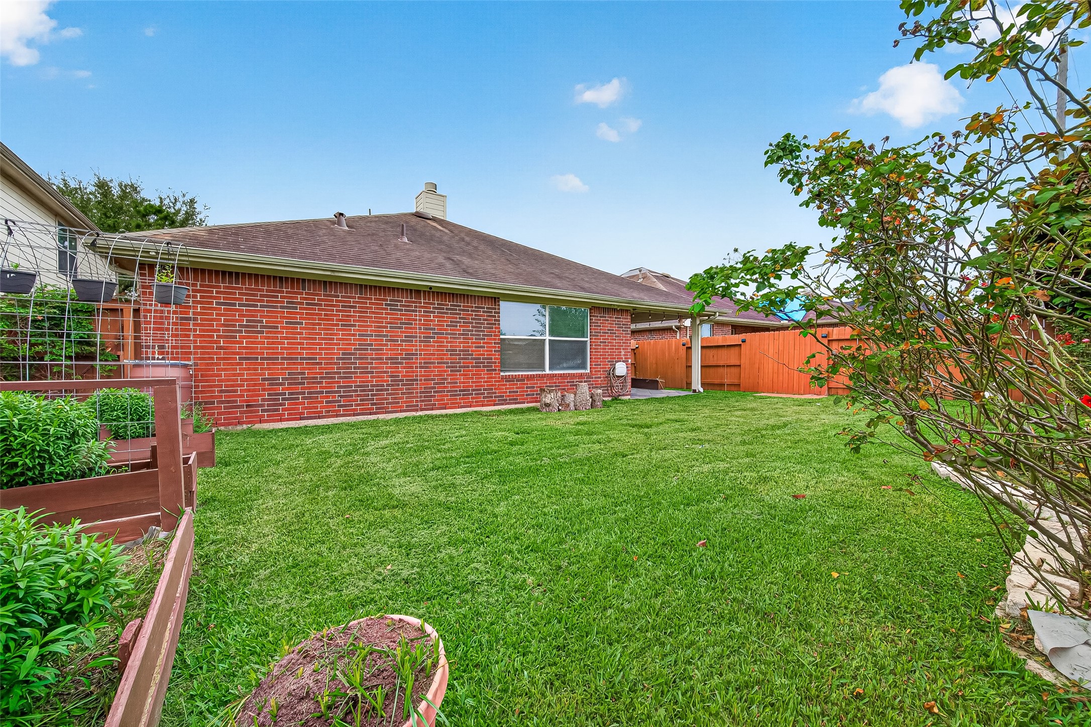 5517 Autumn Ash Lane Rosharon, TX 77583 - Photo 50 of 50 a front view of house with yard