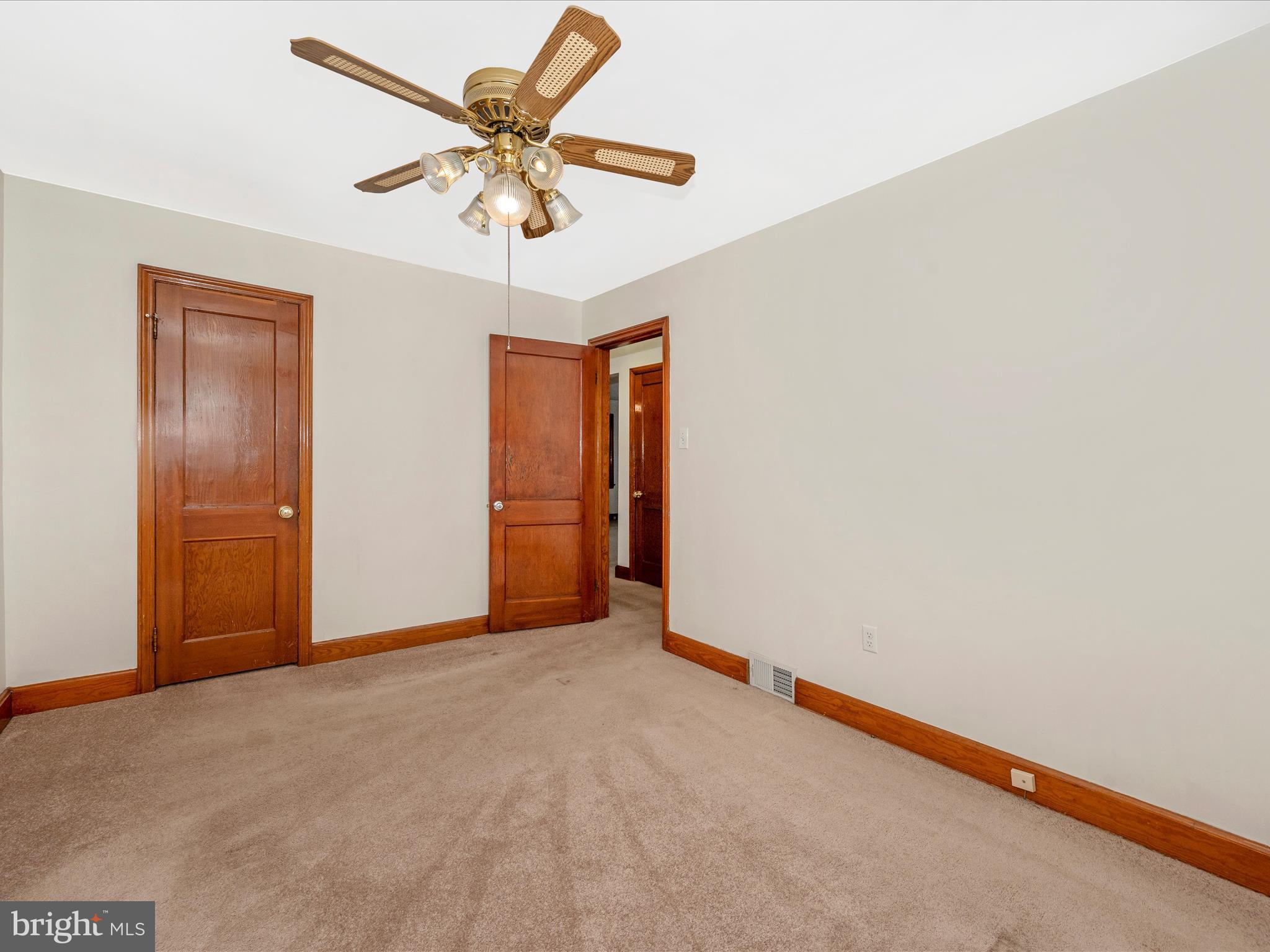 137 Devonshire Road Hagerstown, MD 21740 - Photo 19 of 41 an empty room with closet and fan